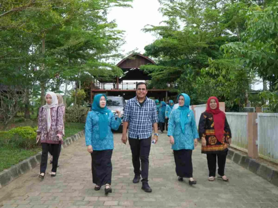 Hj. Hesti Haris Apresiasi Inovasi Rumah Kreatif Nekno dalam Pemanfaatan Limbah Sawit