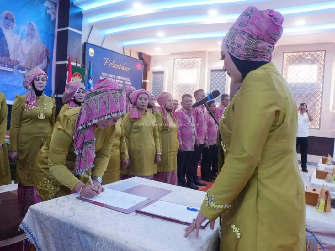 Pelantikan Pengurus Dekranasda, Himpaudi, dan GOW Muaro Jambi Periode 2025–2030