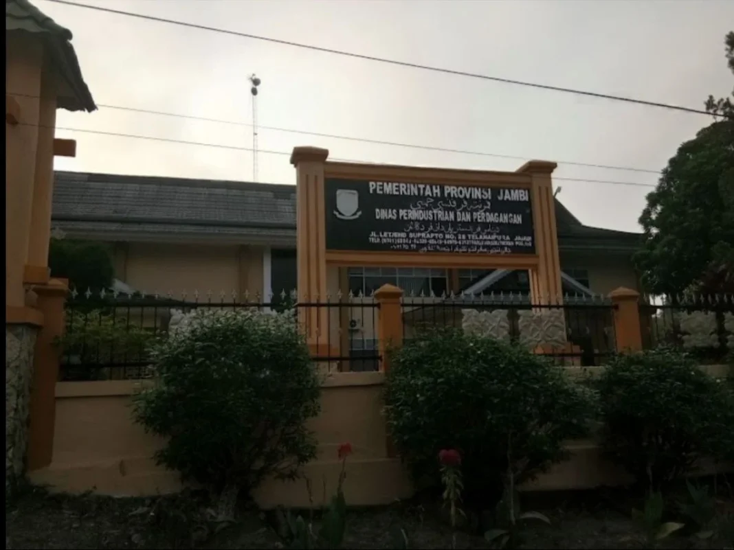 Sinkronisasi Perencanaan Pembangunan dengan Pelaksanaan Pengawasan Barang Beredar oleh Disperindag Provinsi Jambi: Refleksi Mahasiswa Magang