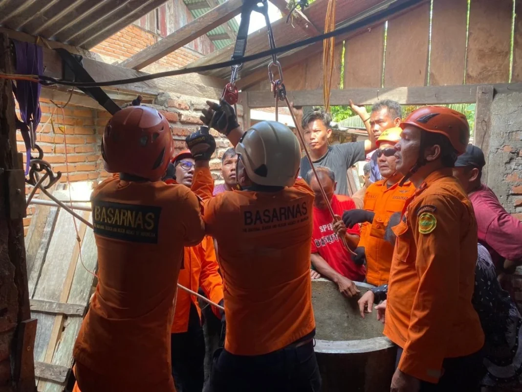 Kuras Sumur Berujung Maut, Tim SAR Gabungan Evakuasi Korban di Dusun Datar Kecamatan Muko Muko Bathin VII Jambi