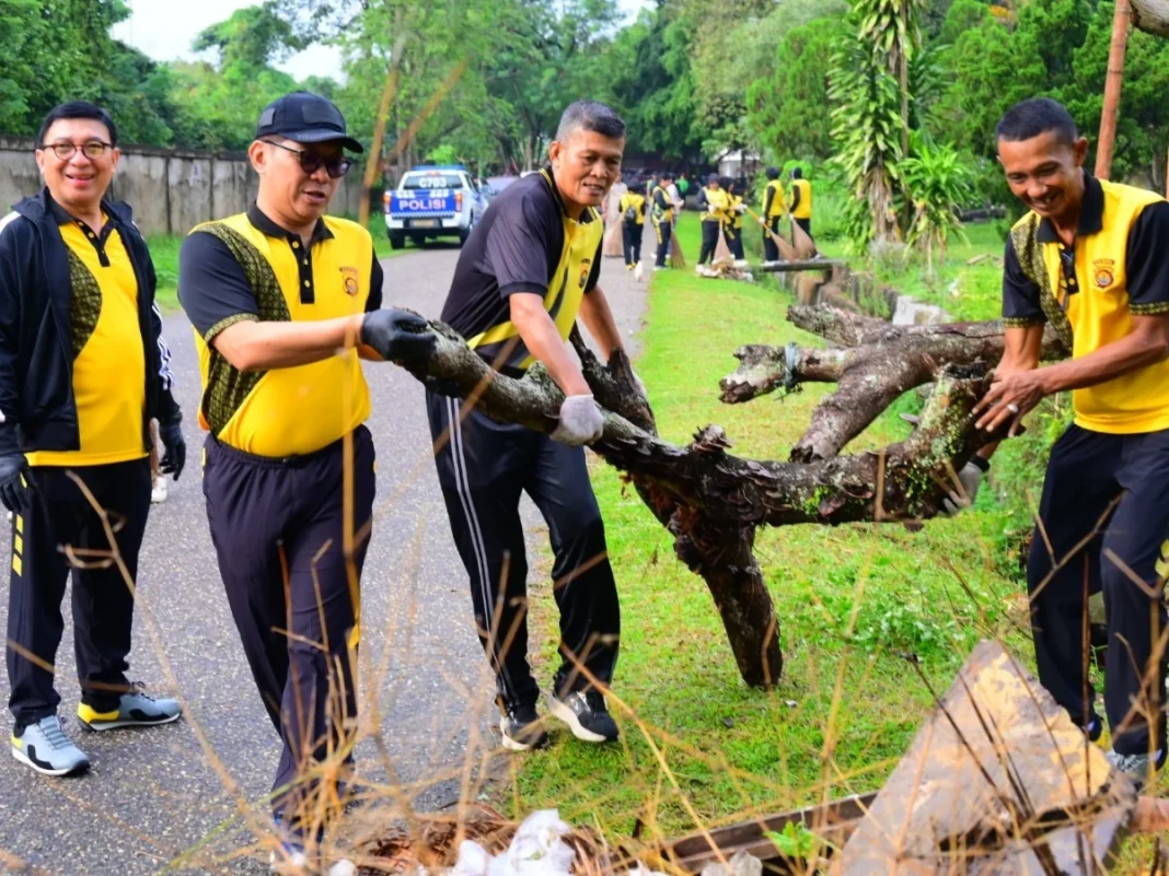 Polda Jambi Bersama DLH dan PUPR Gelar Korve Massal Serentak