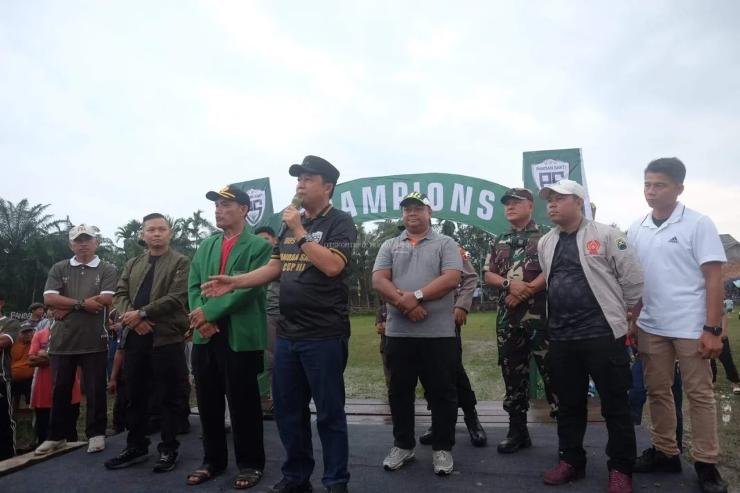 Turnamen Sepak Bola Pandan Sakti CUP III 2025 Ditutup, Bupati Muaro Jambi Berikan Apresiasi dan Motivasi