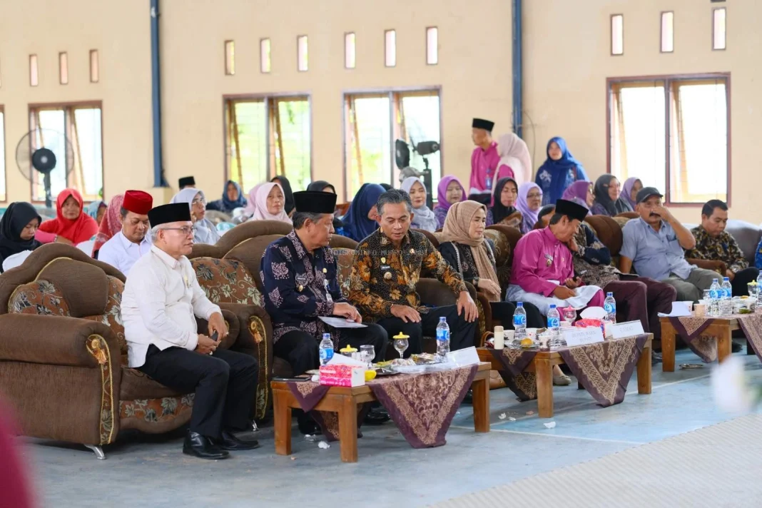 Wakil Bupati Junaidi H. Mahir ikut hadir merayakan Hari Ulang Tahun Kampung Desa Tangkit ke-70