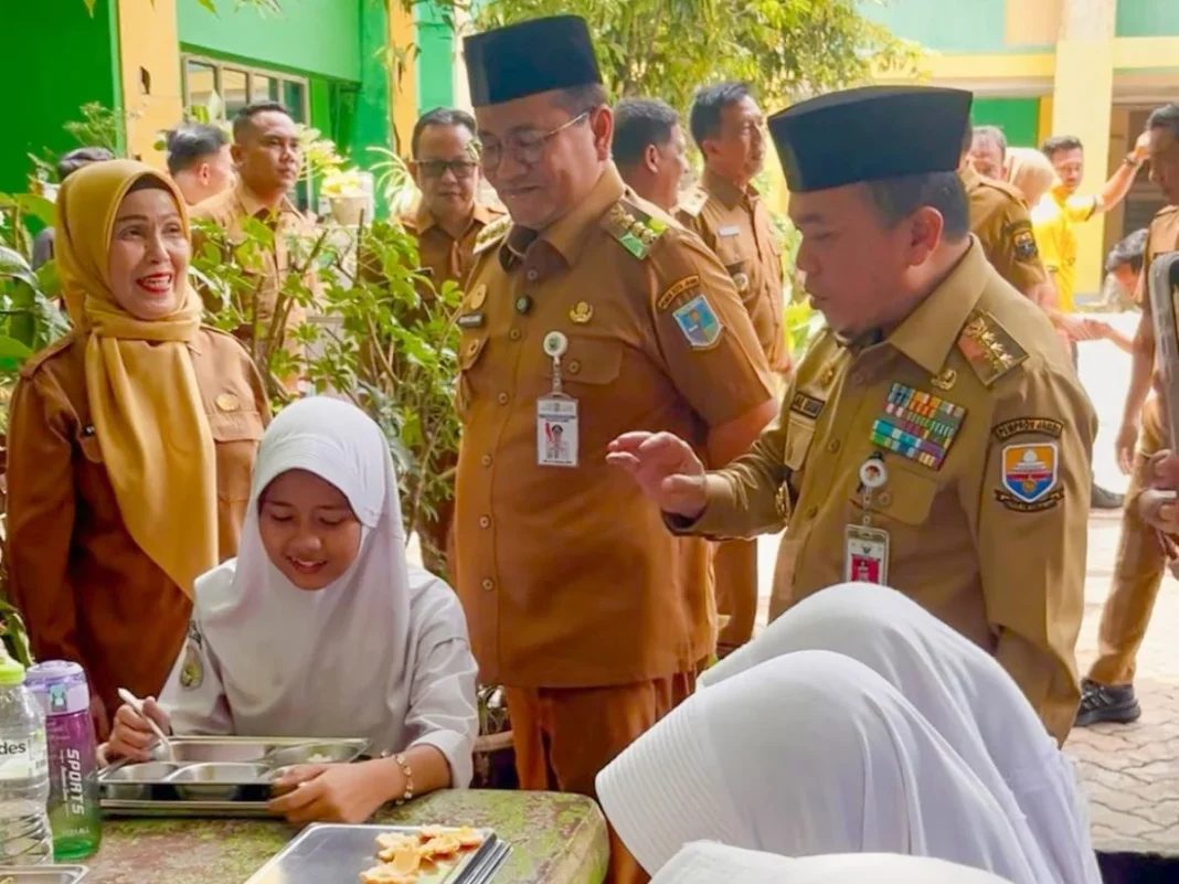 Gubernur Al Haris Tinjau Pelaksanaan Tes Kompetensi Akademik SMP di Kota Jambi, Tekankan Pemerataan Mutu Pendidikan